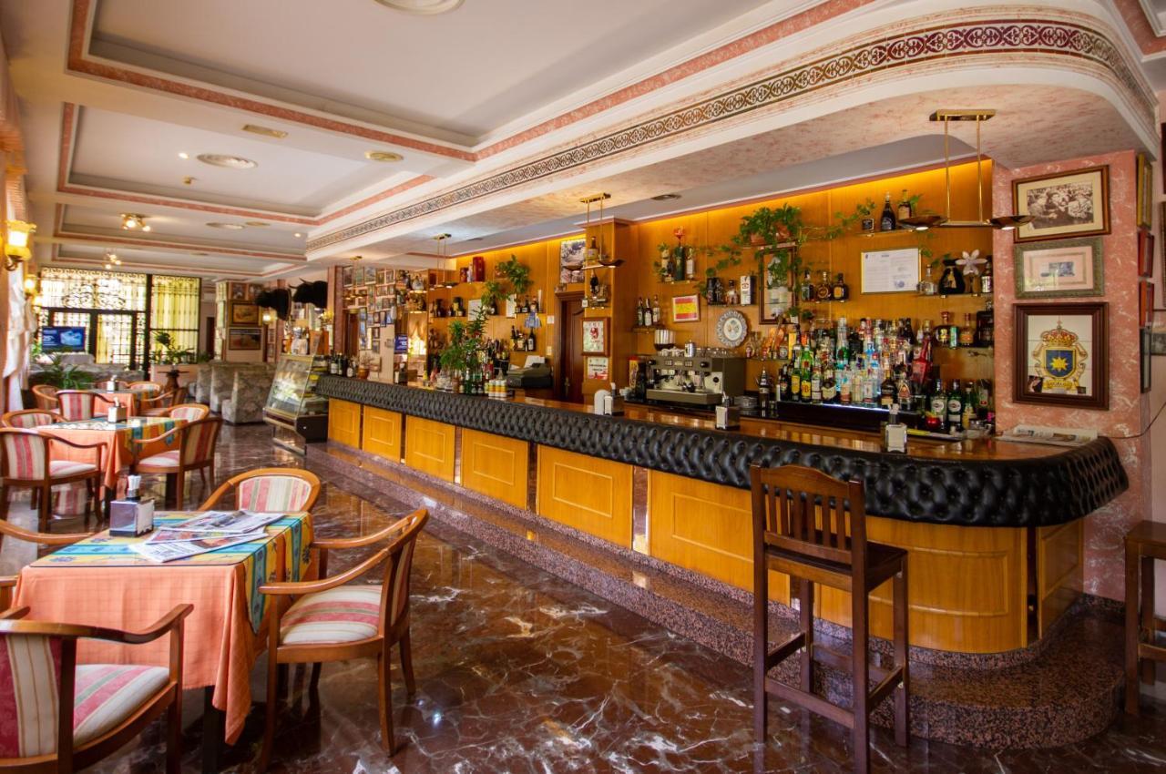 Hotel Hidalgo Martos Bagian luar foto