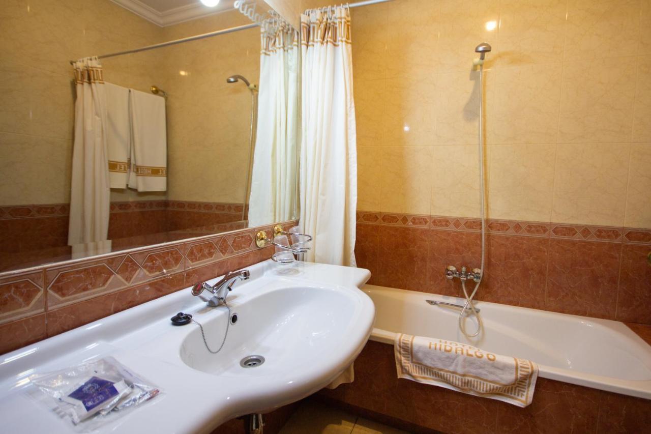 Hotel Hidalgo Martos Bagian luar foto