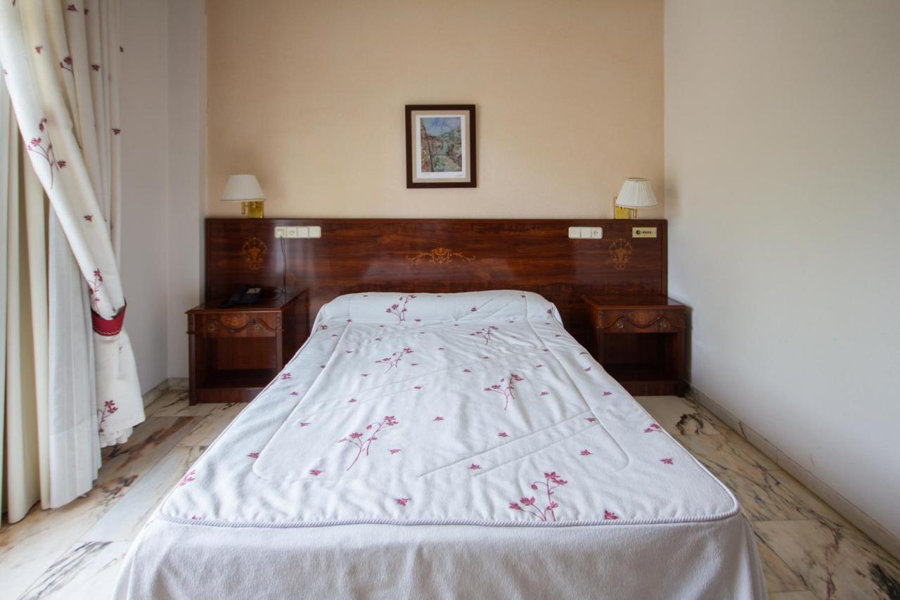 Hotel Hidalgo Martos Bagian luar foto