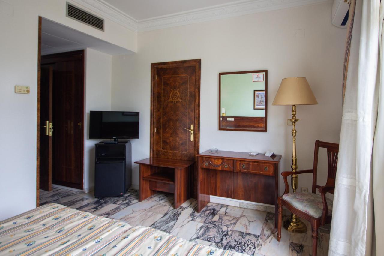 Hotel Hidalgo Martos Bagian luar foto