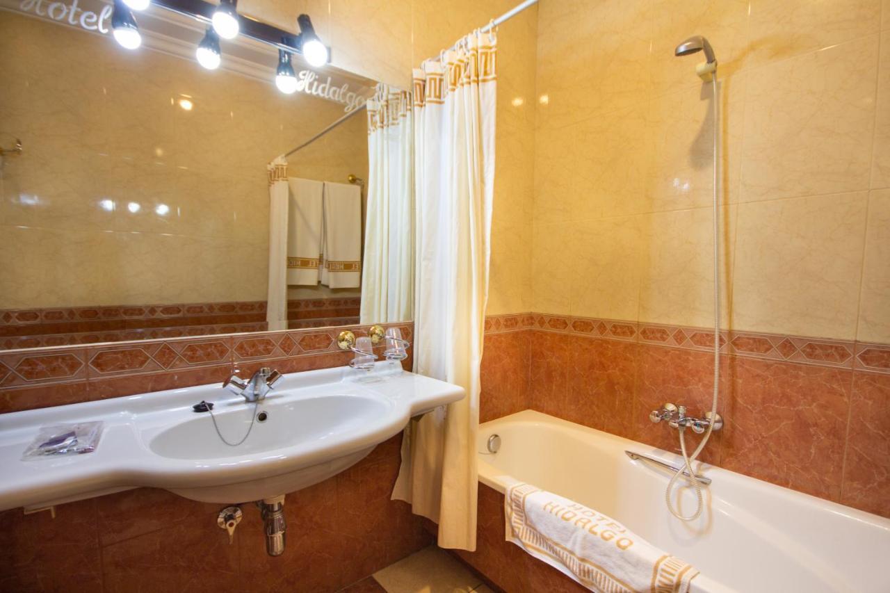 Hotel Hidalgo Martos Bagian luar foto