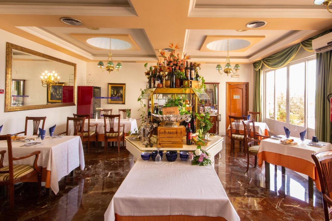 Hotel Hidalgo Martos Bagian luar foto