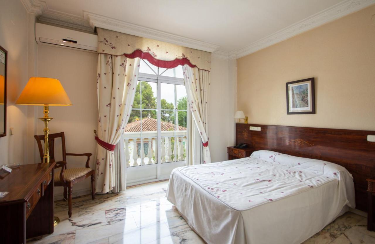 Hotel Hidalgo Martos Bagian luar foto