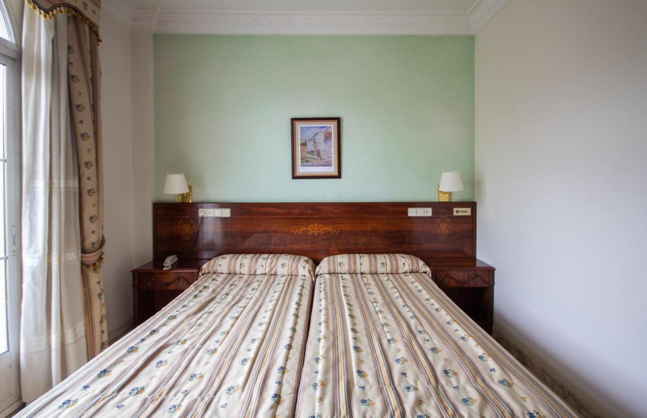 Hotel Hidalgo Martos Bagian luar foto