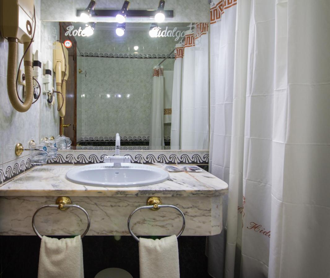 Hotel Hidalgo Martos Bagian luar foto