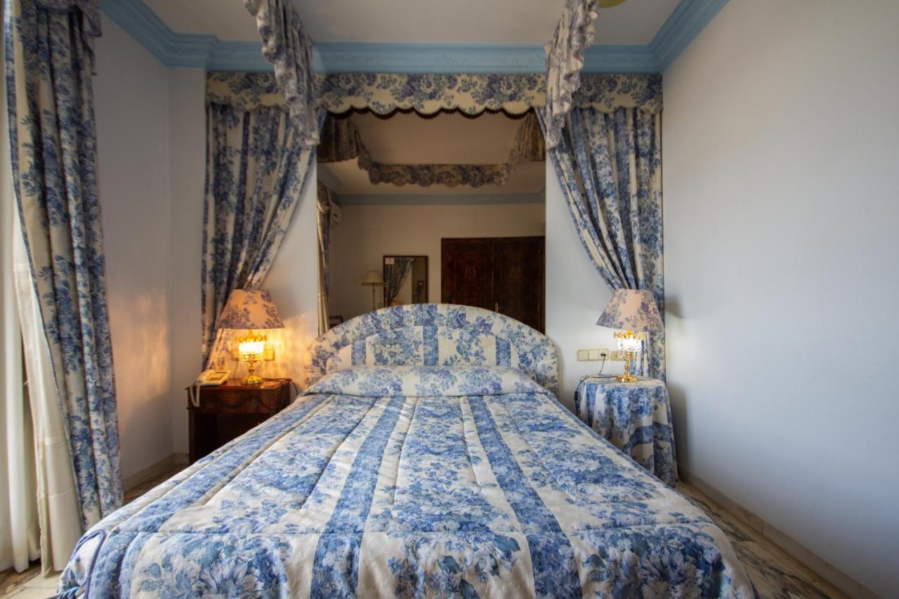 Hotel Hidalgo Martos Bagian luar foto