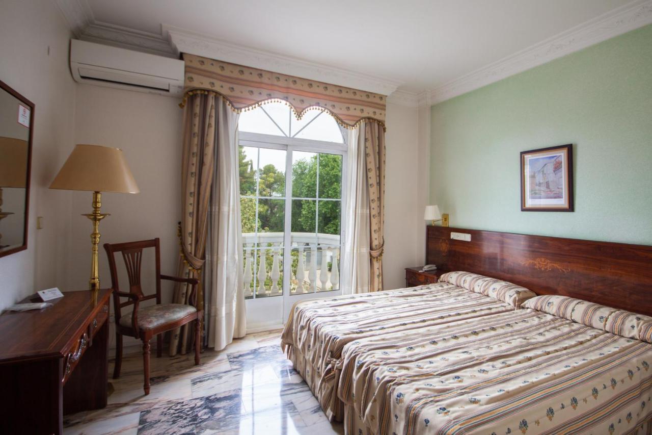 Hotel Hidalgo Martos Bagian luar foto