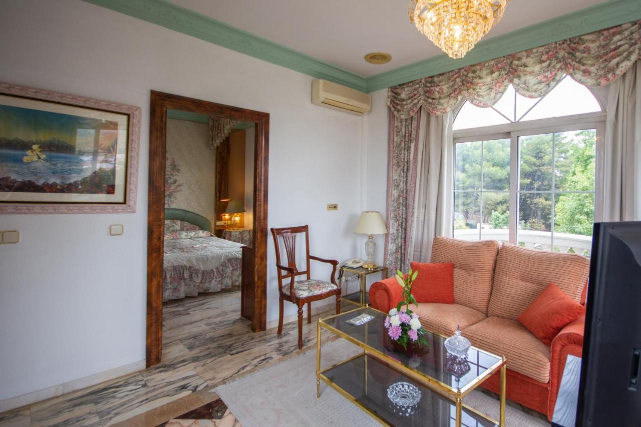Hotel Hidalgo Martos Bagian luar foto