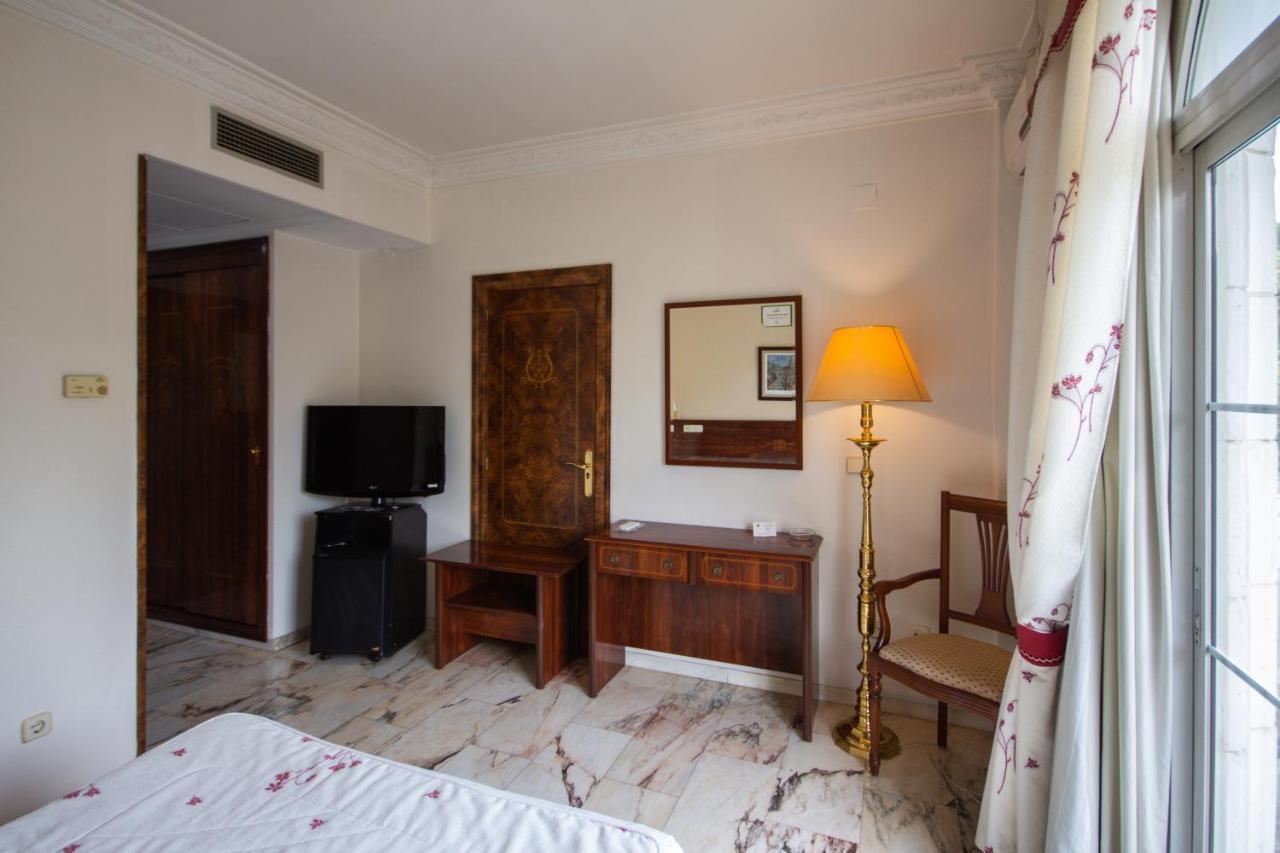 Hotel Hidalgo Martos Bagian luar foto