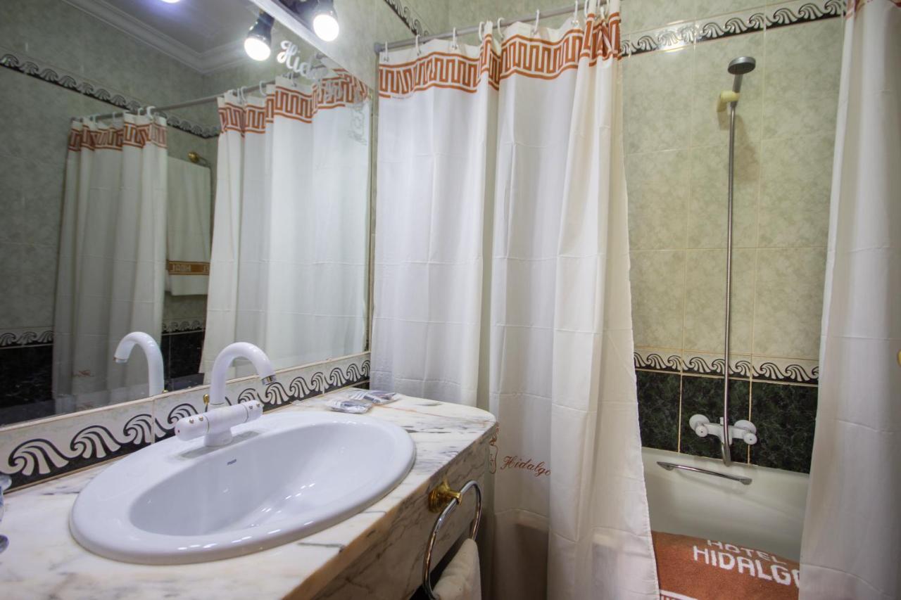 Hotel Hidalgo Martos Bagian luar foto
