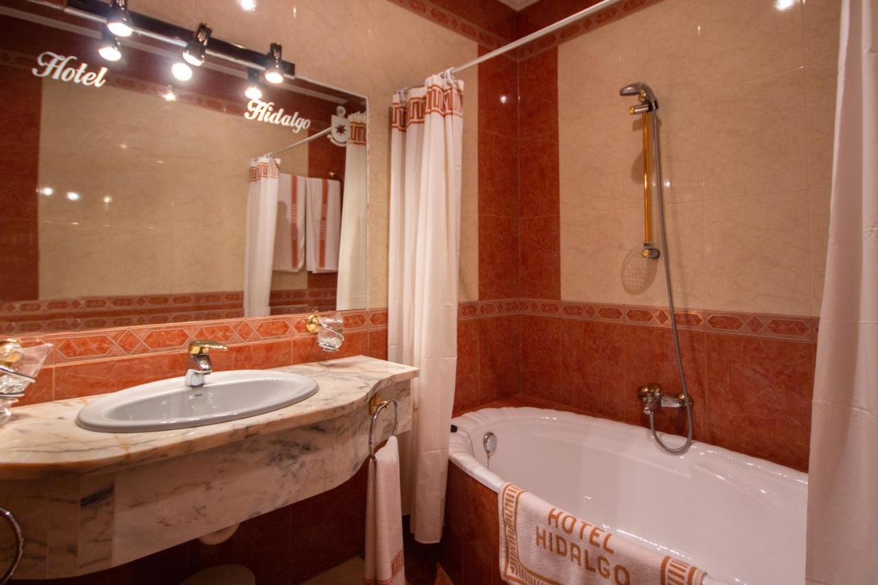 Hotel Hidalgo Martos Bagian luar foto