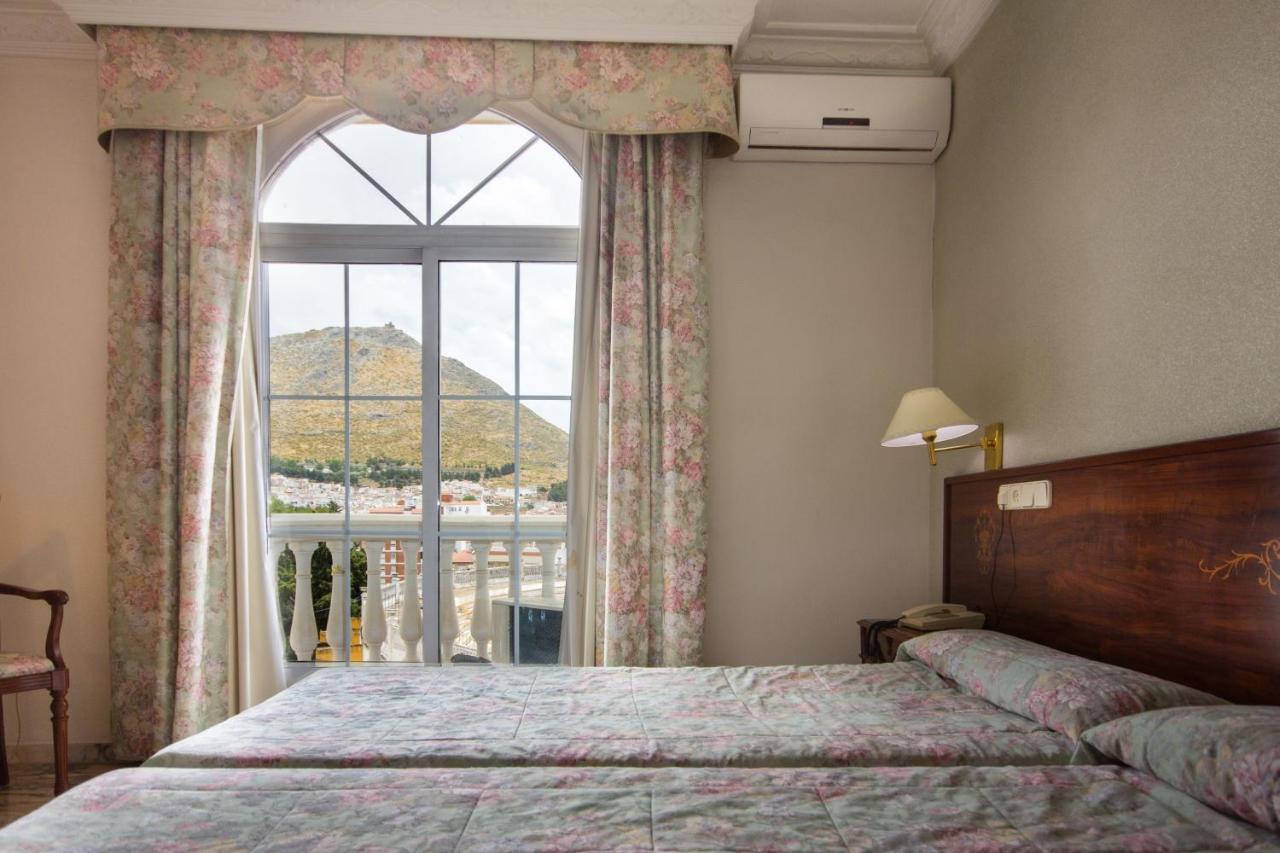 Hotel Hidalgo Martos Bagian luar foto